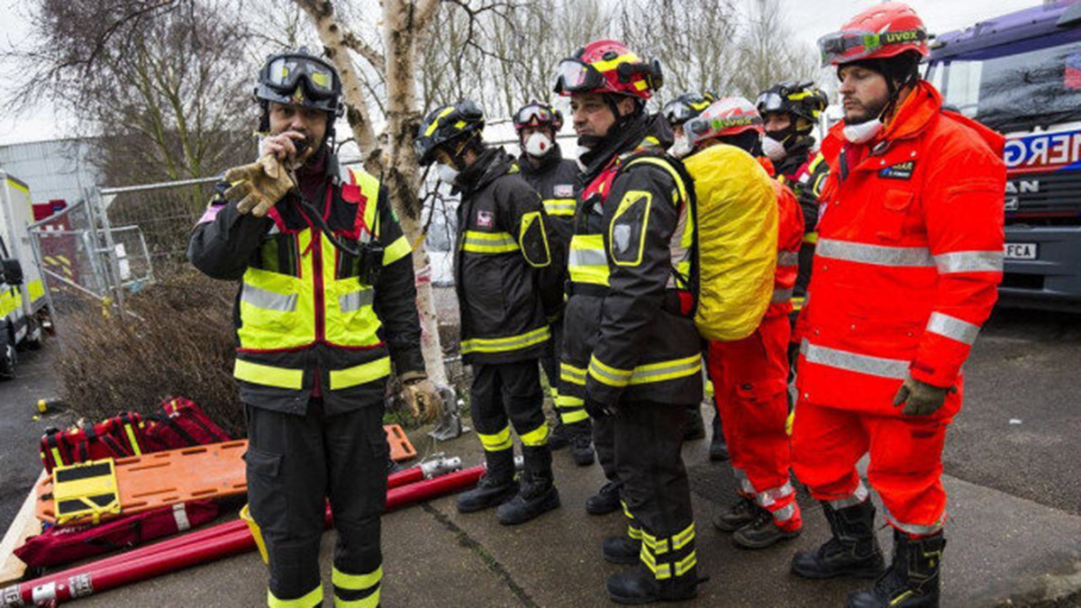 İngiltere'den Türkiye'ye 76 kişilik arama kurtarma ekibi