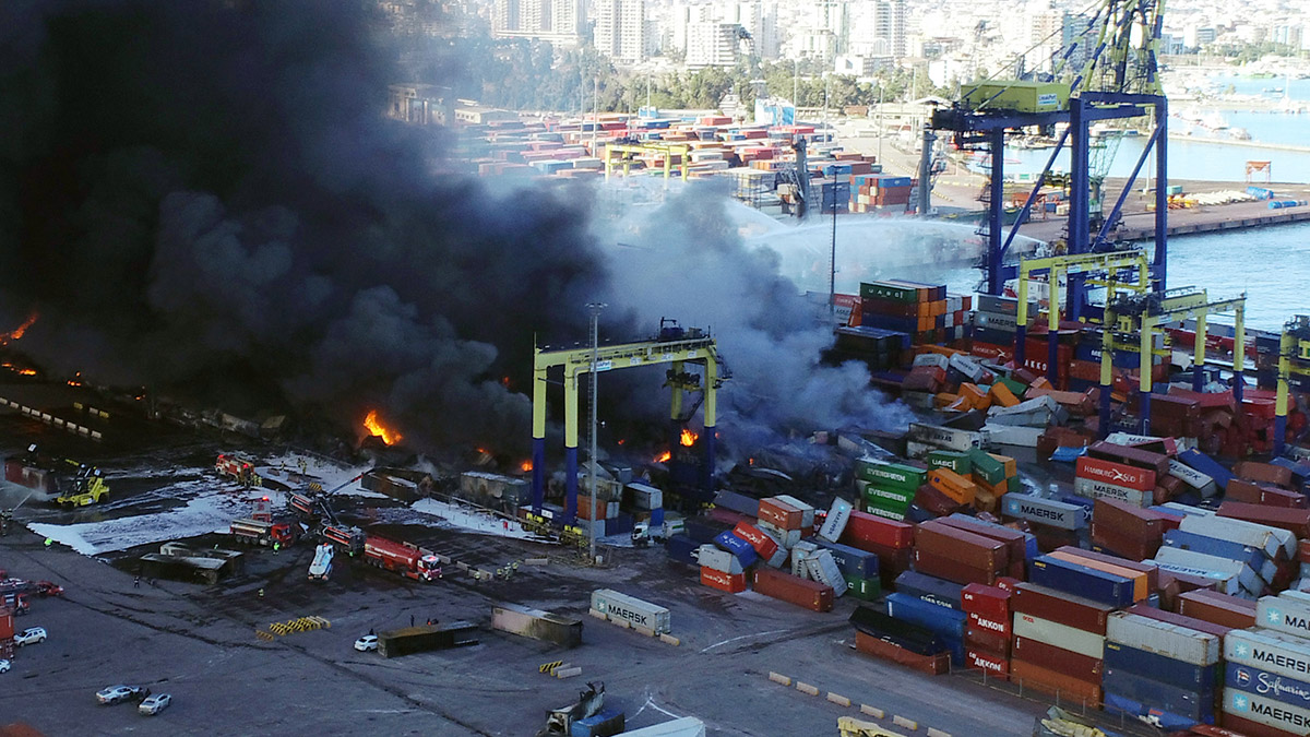 İskenderun Limanı'ndaki yangına müdahale sürüyor