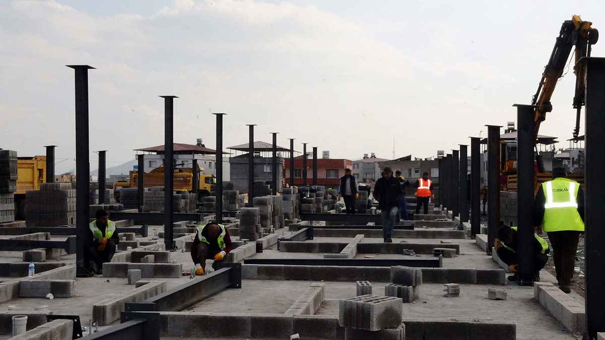 İslahiye’de briket ve prefabrik evler yapılıyor