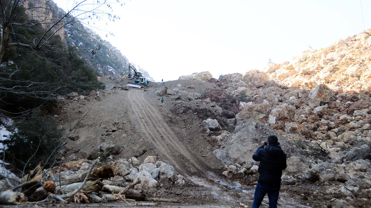 İslahiye'de depremde dağ dağa kavuştu