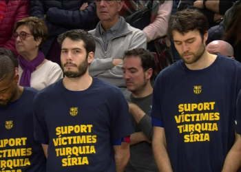 İspanya Basketbol Ligi'nde depremzedelere saygı duruşu