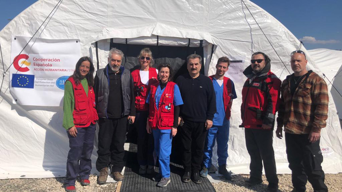 İspanya'nın sahra hastanesi 24 saat açık