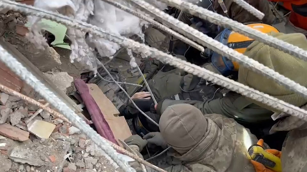 İsrailli kurtarıcılar 10 yaşındaki çocuğa hayat oldu