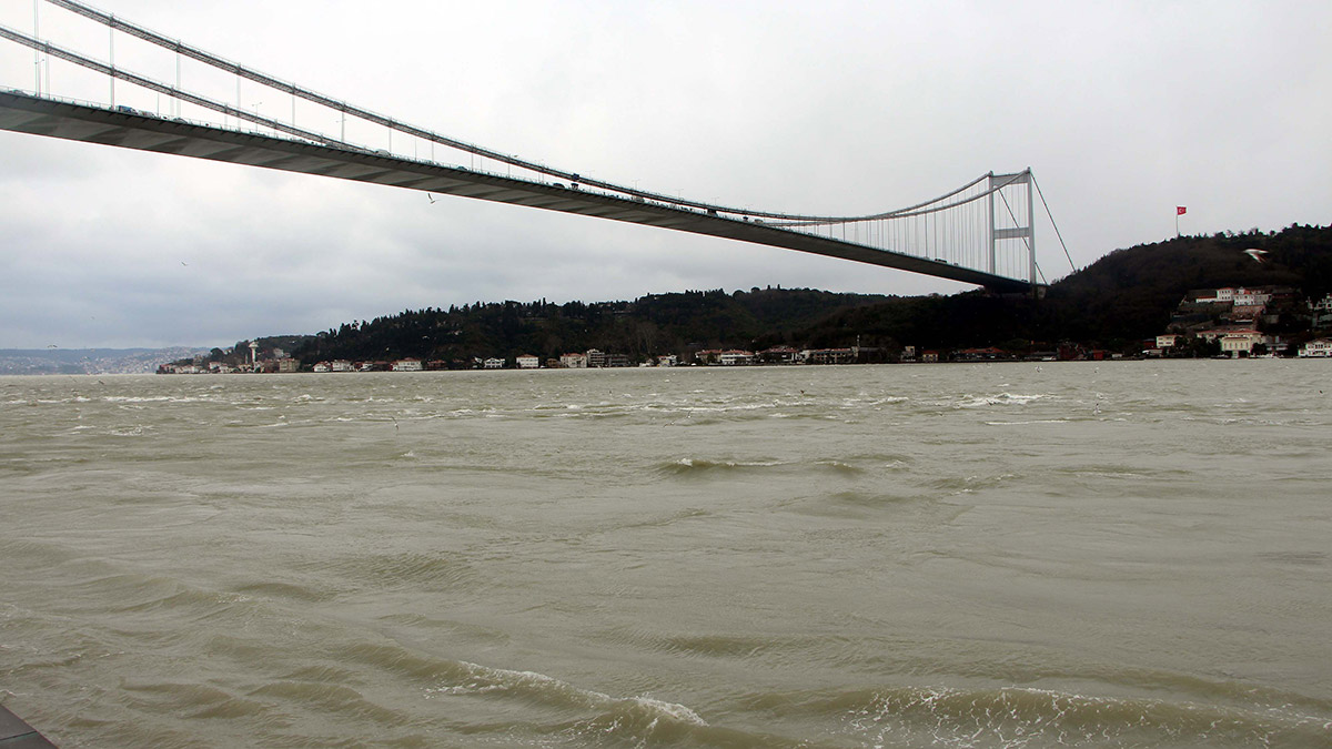 İstanbul Boğazı çamura bulandı