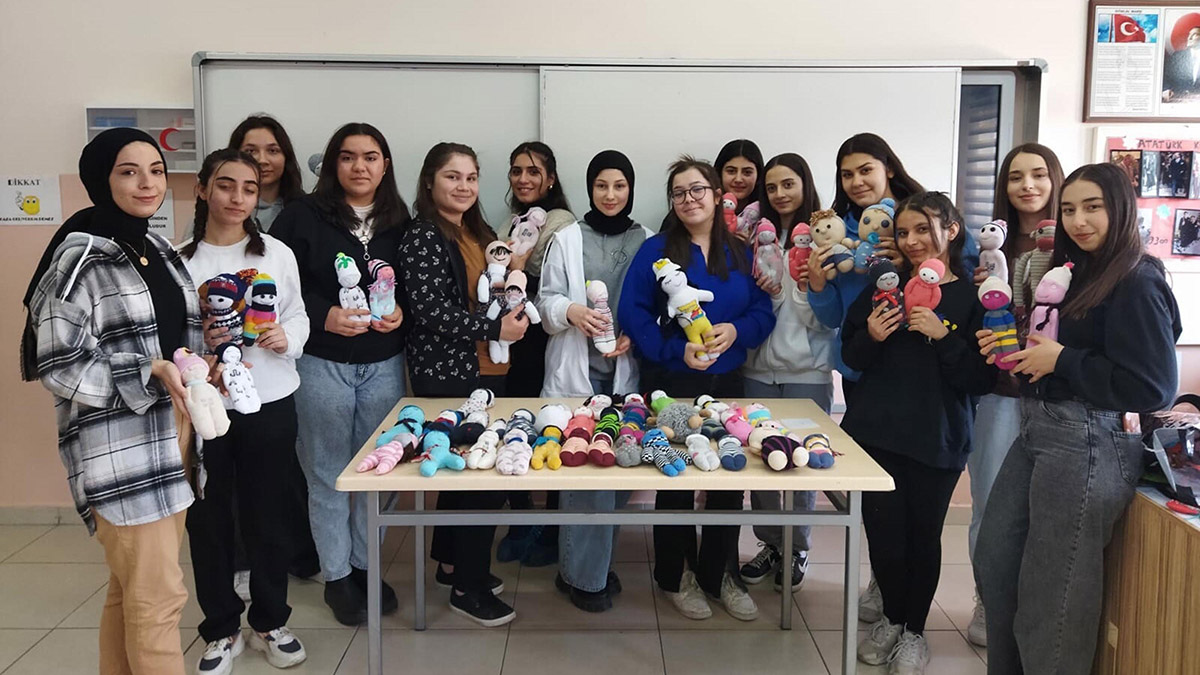 İzmir'den depremzede çocuklara oyuncak