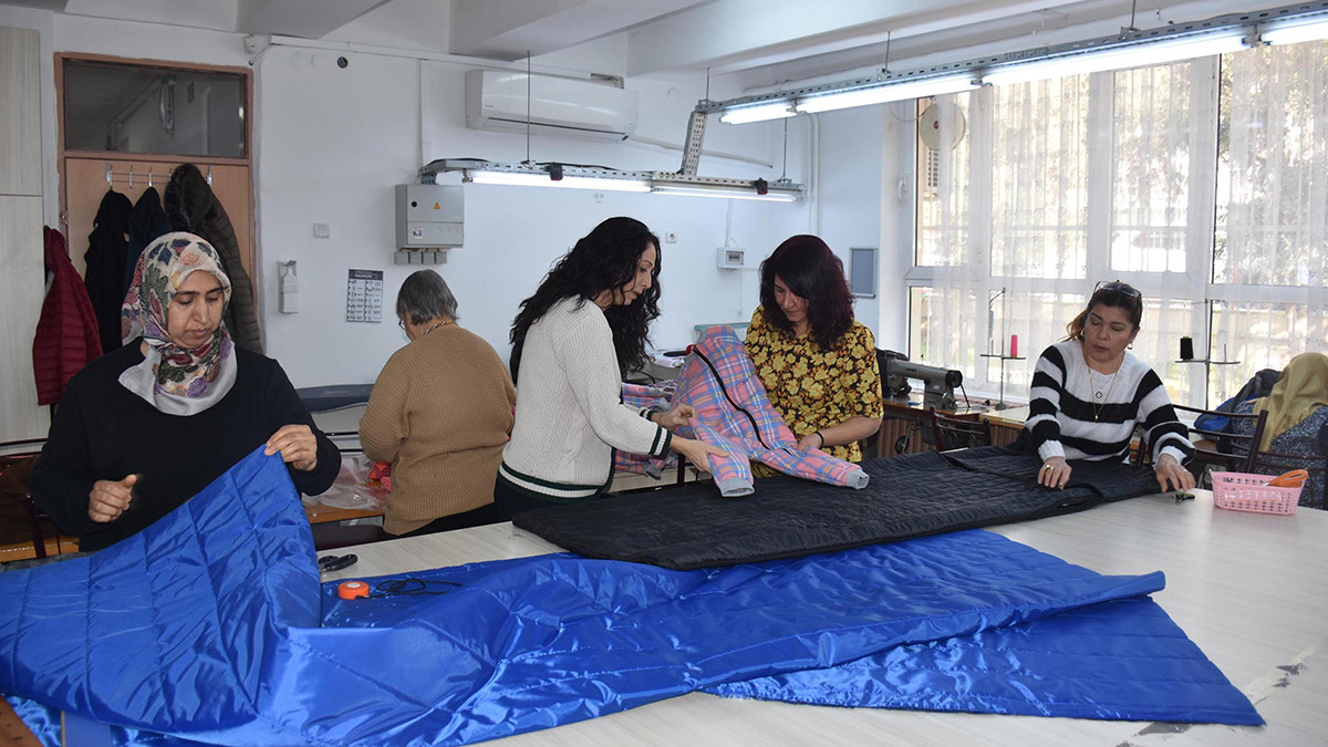 İzmirli depremzedelerden afet bölgesine destek