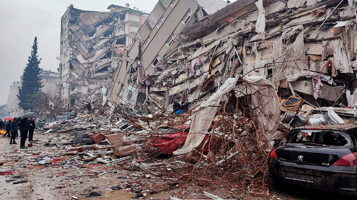Japon uzman açıkladı; artçı sarsıntılar aylarca sürebilir