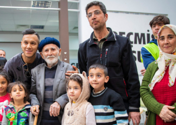 Josef de Souza Mersin'de depremzedelere moral verdi