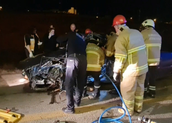 Kamyonet ile otomobil çarpıştı: 1 ölü 3 yaralı