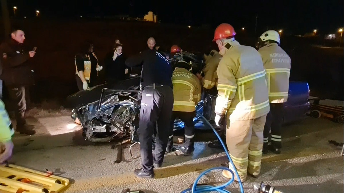 Kamyonet ile otomobil çarpıştı: 1 ölü 3 yaralı