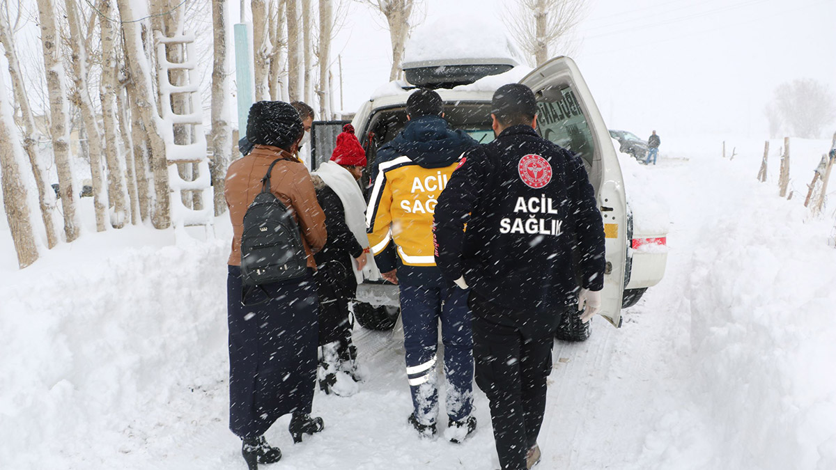 Kar altında 'doğum sancısı' seferberliği