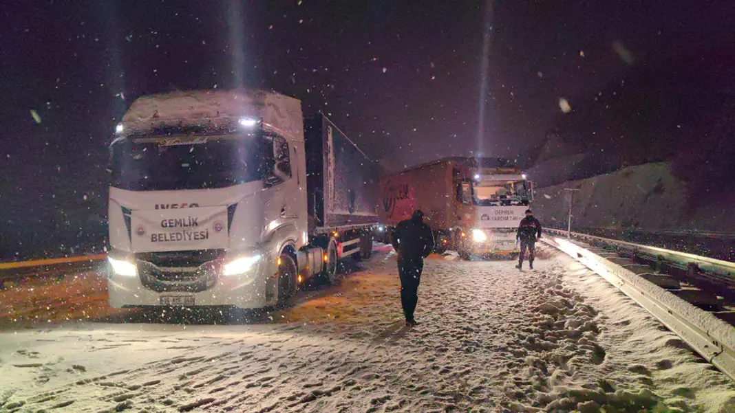 Kardan kapanan Bursa-Ankara karayolu açıldı