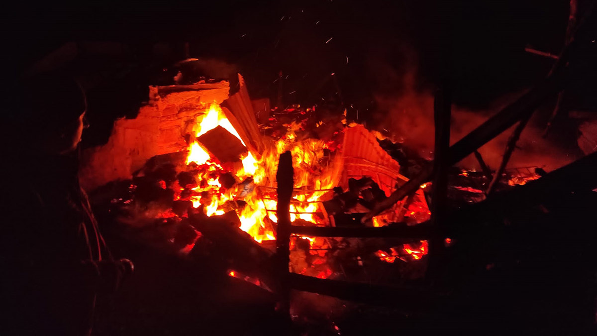 Kastamonu'da 2 ahşap evde yangın çıktı