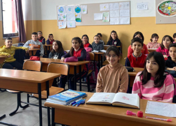 Kayseri'de depremzede öğrenciler eğitime başladı