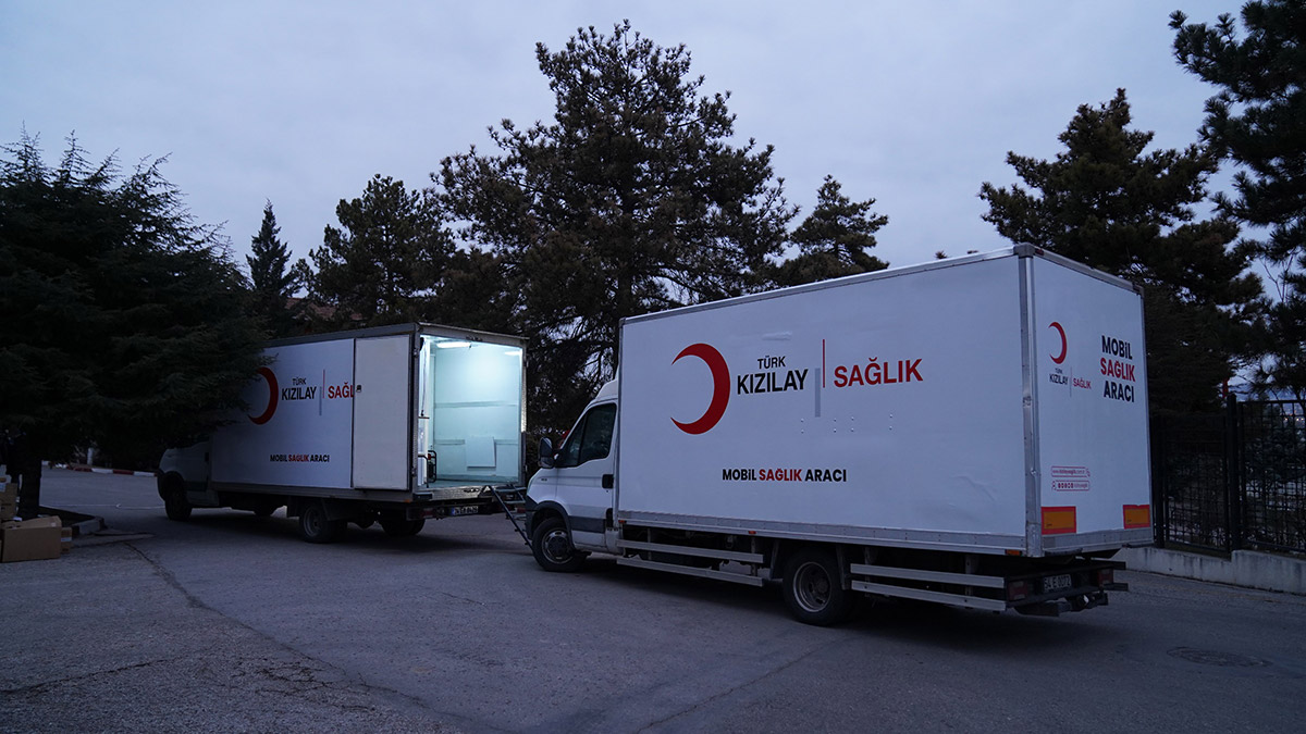 Kızılay'ın mobil sağlık araçları köylere gidiyor