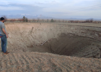 Konya'da 15 metre derinliğinde obruk oluştu