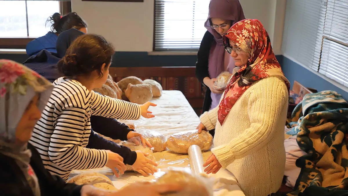 Koy firinlarinda deprem bolgesine ekmek pisirildie - yaşam - haberton