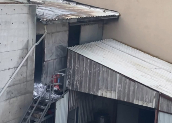 Kozmetik fabrikasının deposunda yangın