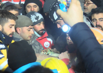 Malatya'da, 65 saat sonra enkazdan sağ kurtarıldı