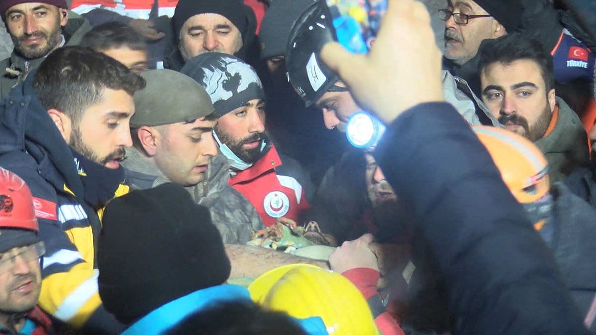 Malatya'da, 65 saat sonra enkazdan sağ kurtarıldı