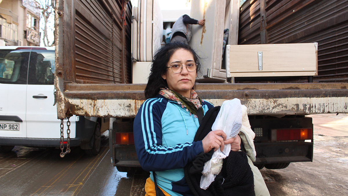 Malatya'da evleri yıkılan ve hasar görenler taşınıyor