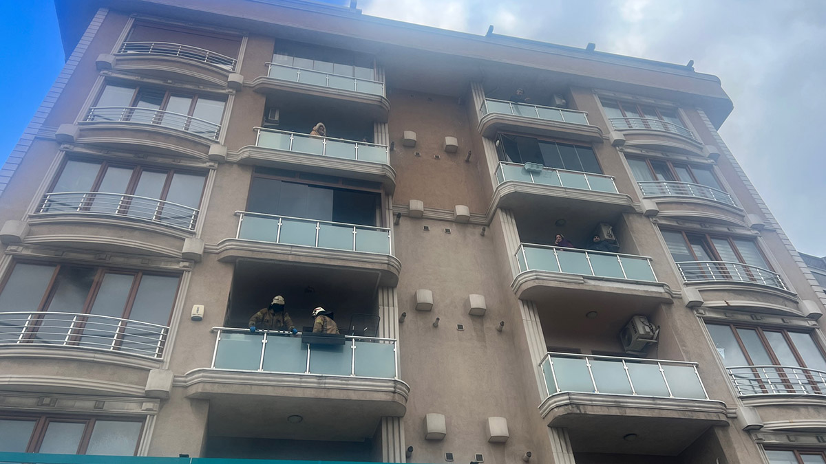 Maltepe'de 5 katlı binanın ikinci katında yangın