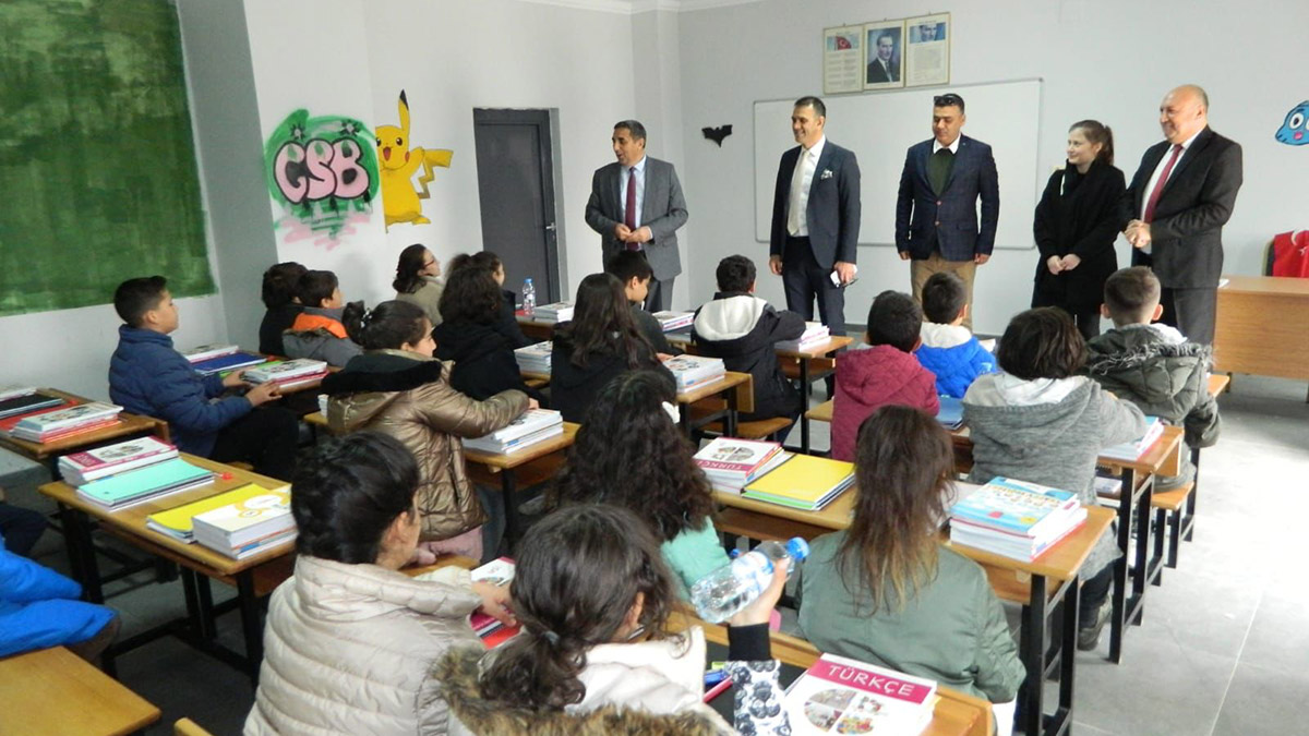 Mersin'de 7 bin depremzede öğrenci eğitime başladı