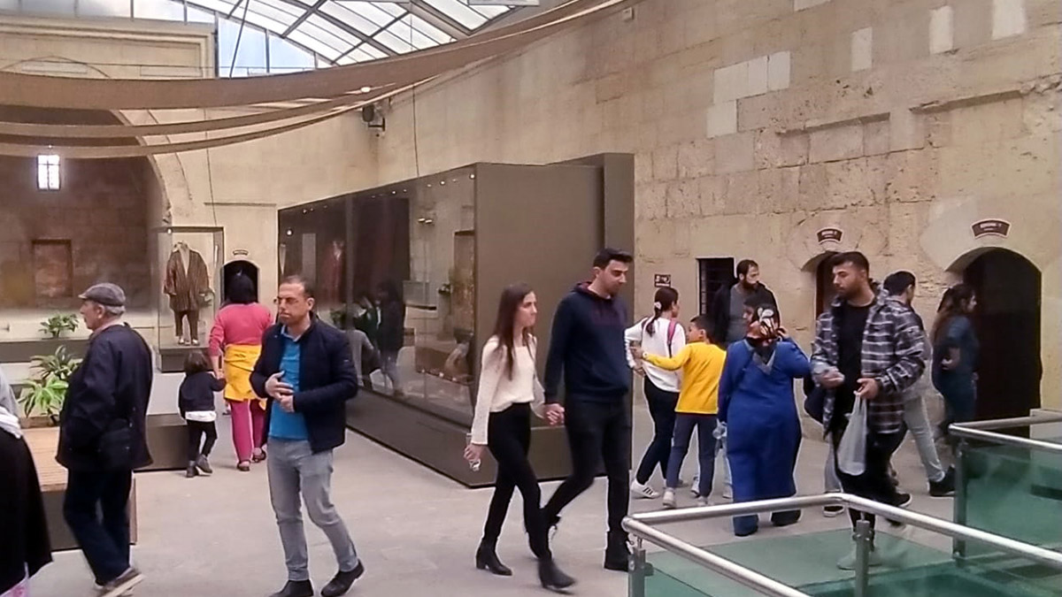 Mersin’de afetzedelere moral gezisi