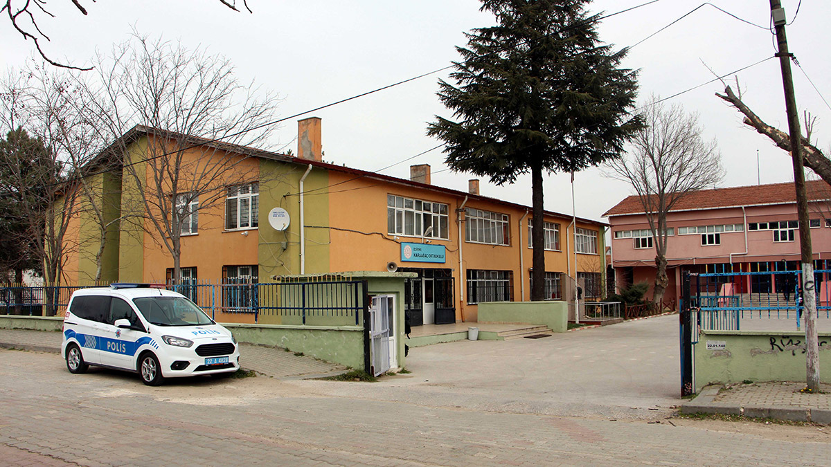 Ortaokullu kız öğrenci, 5 arkadaşını bıçakladı