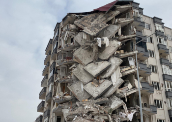 Osmaniye'de kontrollü yıkım çalışmaları sürüyor