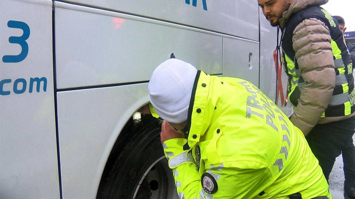 Otagarda kış lastiği denetimi