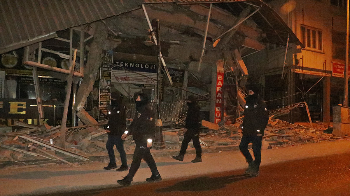 Polis, Adıyaman'da hırsızlığa karşı devriyede