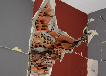 Raman Apartmanı'nda patlayan kolonlardan tuğla çıktı