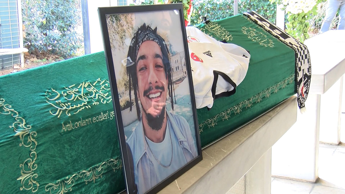 Rapçi Berk Karadaş son yolculuğuna uğurlandı