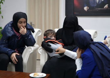 Refakatsiz kardeşler annelerine kavuştu