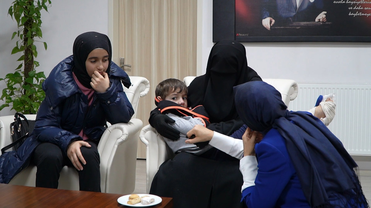 Refakatsiz kardeşler annelerine kavuştu