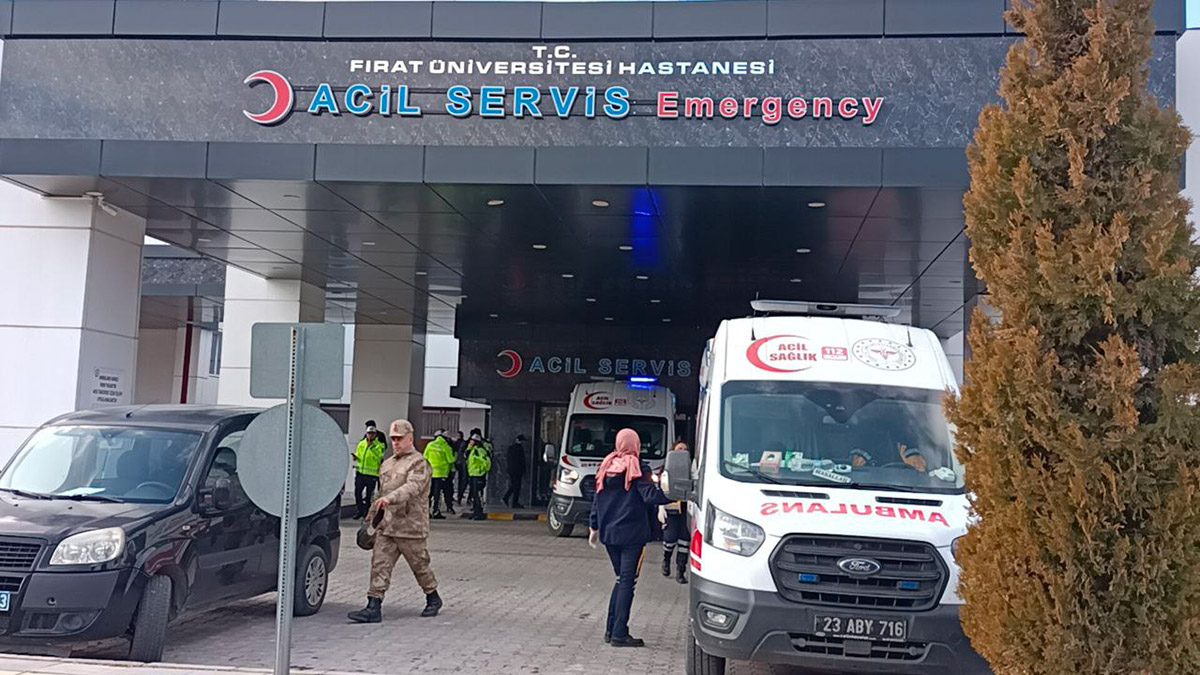 Ruhsatsız tabancasını temizlerken annesini yaraladı