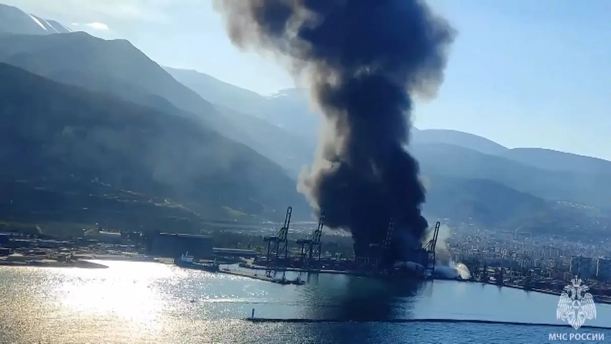 Rusya'dan limandaki yangına müdahale ekibi