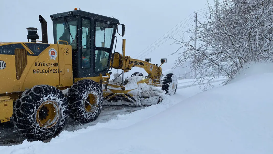 Samsun'da kar yağışı; 145 yol ulaşıma kapandı