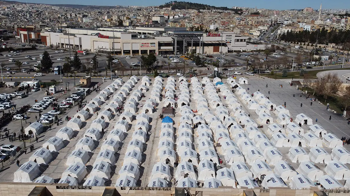 Şanlıurfa'da depremzedelere 2 bin 200 çadır kuruldu