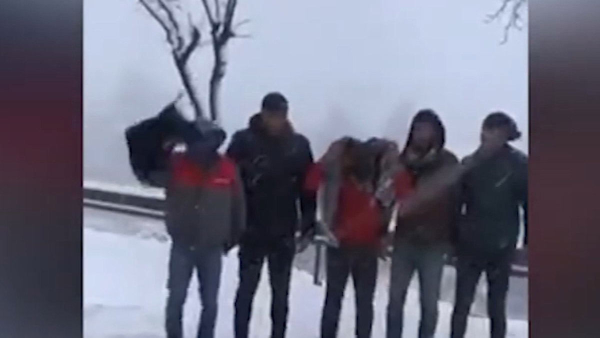 Şanlıurfa'da kar yağışını halay çekerek kutladılar