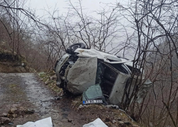 Şarampole yuvarlanan otomobildeki baba- kız öldü