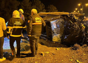 Siirt'te otomobil şarampole devrildi: 5 Yaralı
