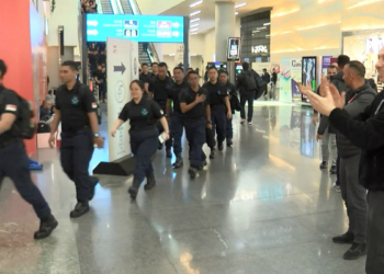 Singapur arama kurtarma ekibi alkışlarla uğurlandı