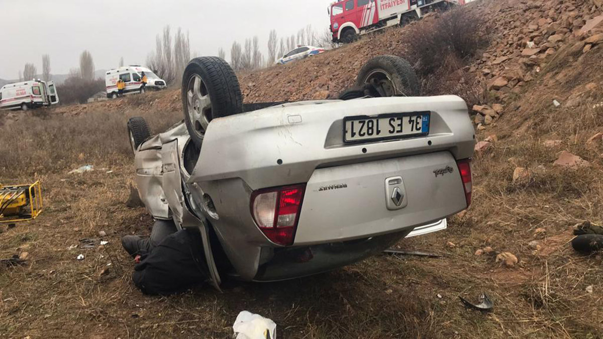 Sivas'ta cenaze yolunda kaza; 3 ölü, 1 yaralı