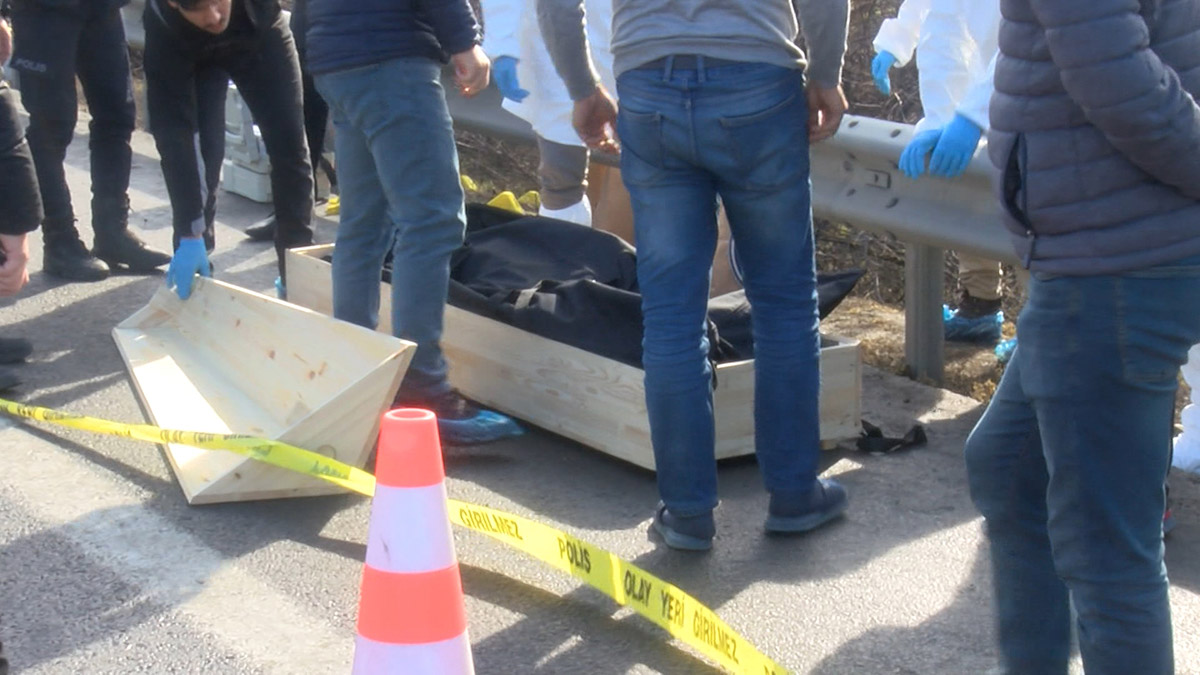 TEM Otoyolu kenarında erkek cesedi bulundu
