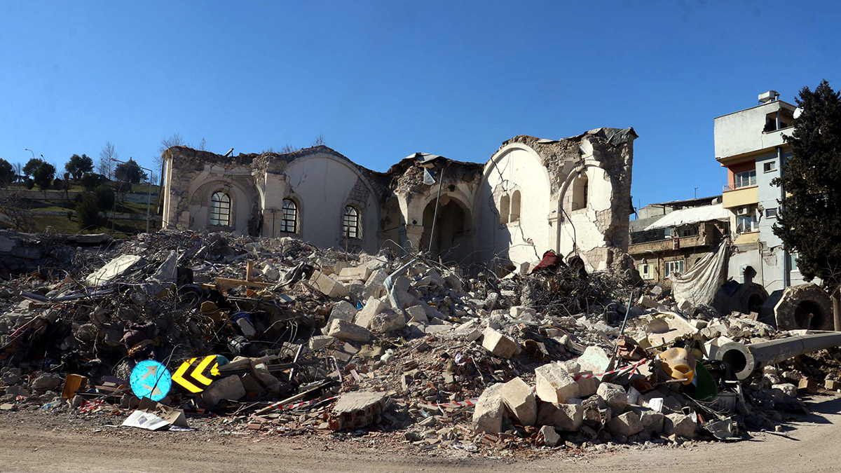 Tarihi Ulu Cami, depreme dayanamadı