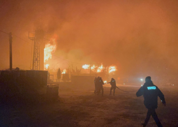 Tekirdağ'da palet ve çiğköfte fabrikasında yangın
