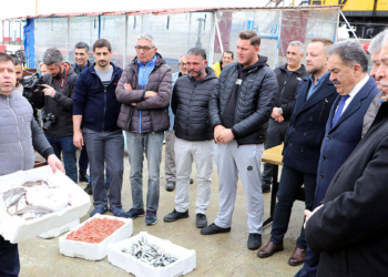 Tekirdağlı balıkçılar, depremzedeler için açıldı