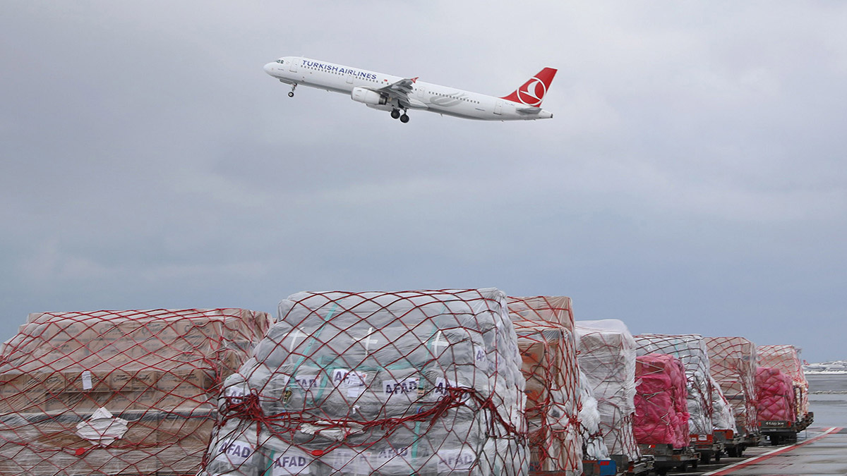 Turkish Cargo yardım malzemesi taşımaya devam ediyor